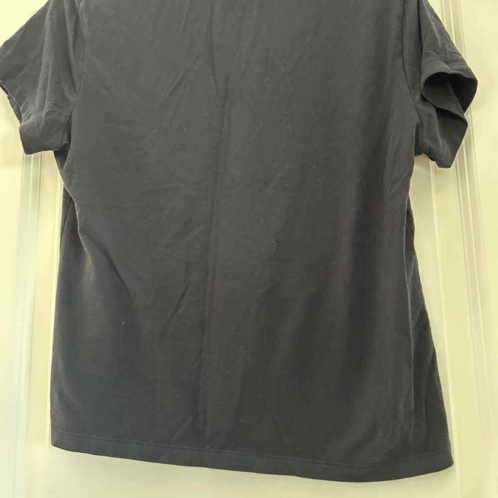 The Nike Tee Slim Fit. Embroidered. Soft and stretchy size large. Like new cond - Picture 3 of 7